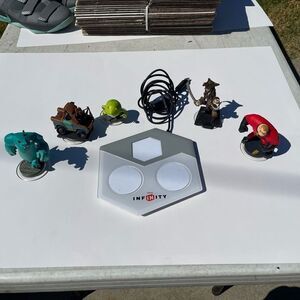 Disney Infinity Figure Lot with usb Portal